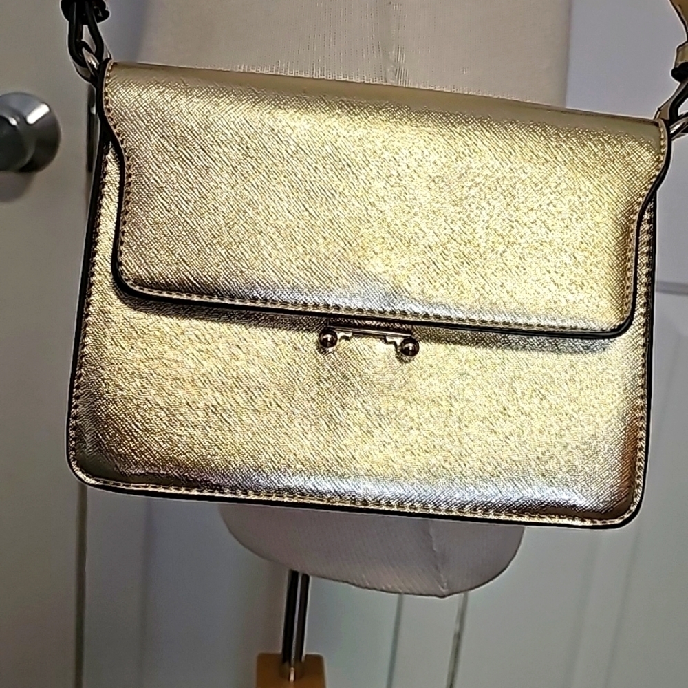 Justeab gold purse. Shoulder strap. Excellent, clean condition. Wide st…